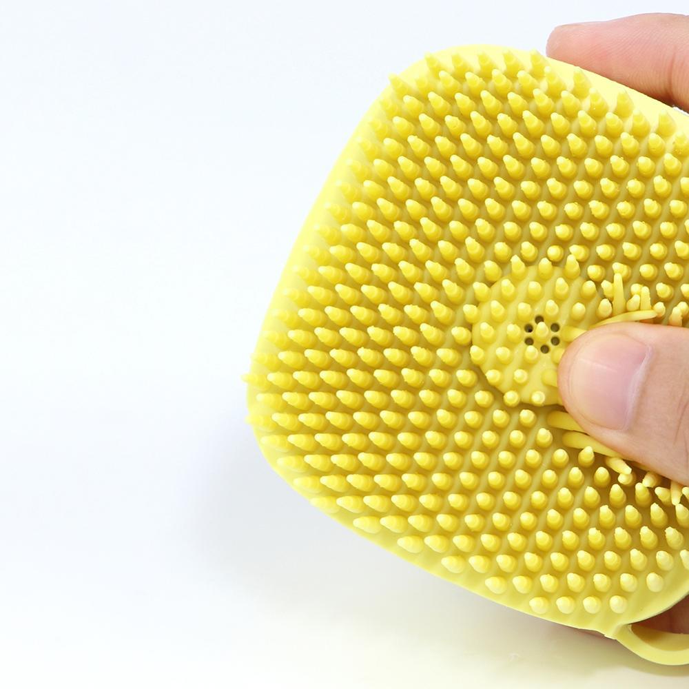Brosse de bain pour chien mignon