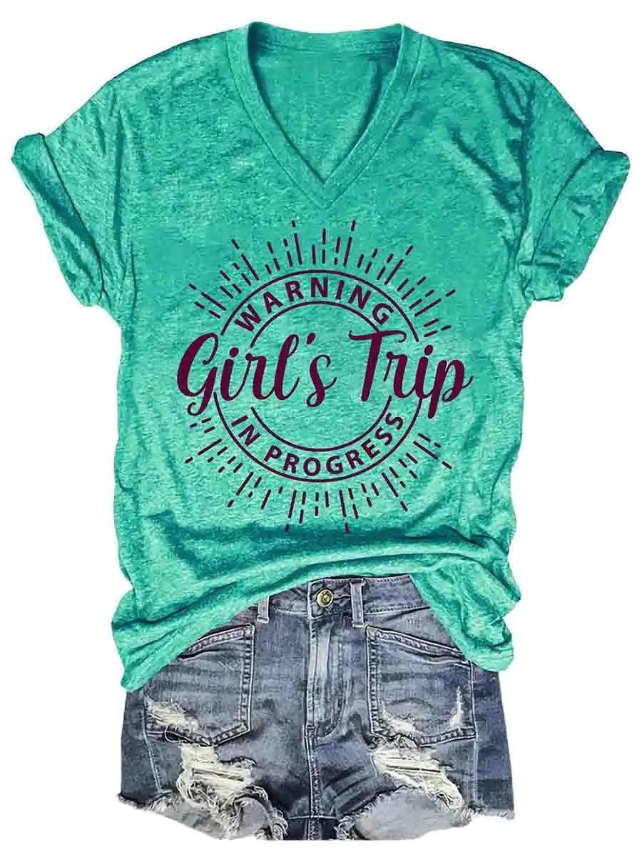 T-shirt à col en V « Avertissement de voyage » pour fille