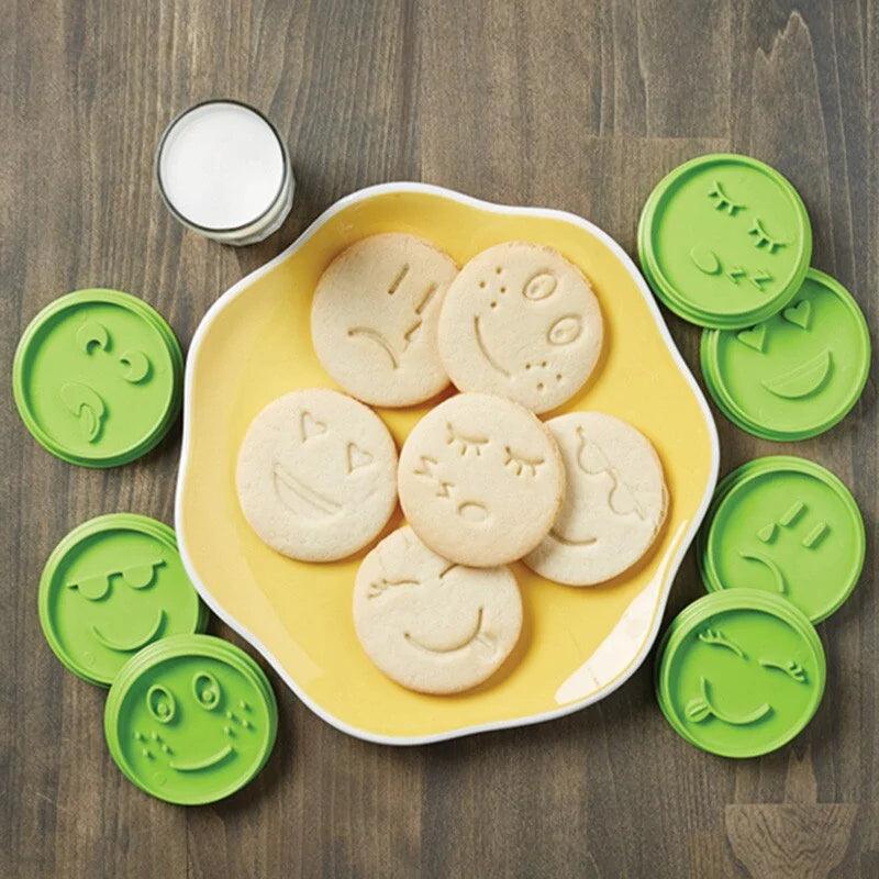 Ensemble de 7 moules à biscuits Smiley pour décoration de gâteaux et emporte-pièces 